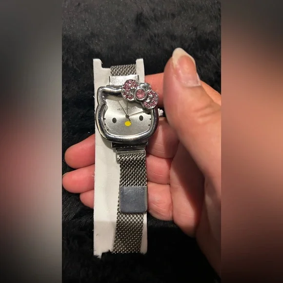 Hello Kitty Silver and Pink  with Iconic Design - Picture 4 of 4
